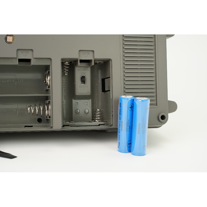 отсек радиоприемника tecsun S-2200x под два литиевых аккумулятора 18650